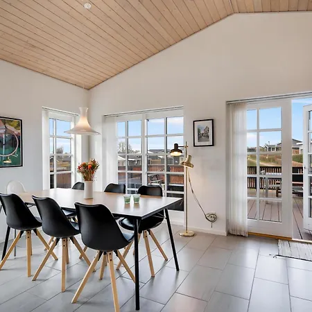 Stylish At Folle With Sea Glimpse And Spacious Terraces *