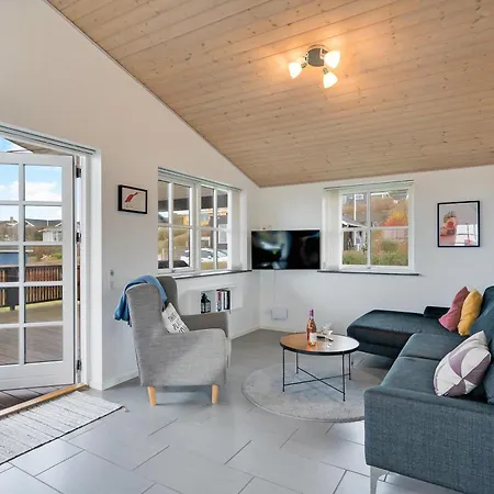 Stylish At Folle With Sea Glimpse And Spacious Terraces