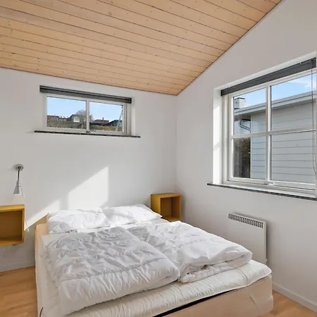 Stylish At Folle With Sea Glimpse And Spacious Terraces Feriehus Rønde