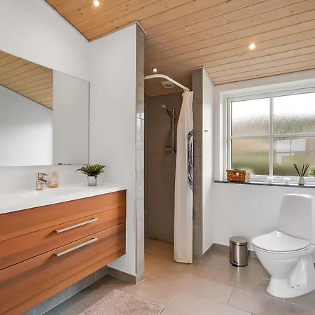 Stylish At Folle With Sea Glimpse And Spacious Terraces *