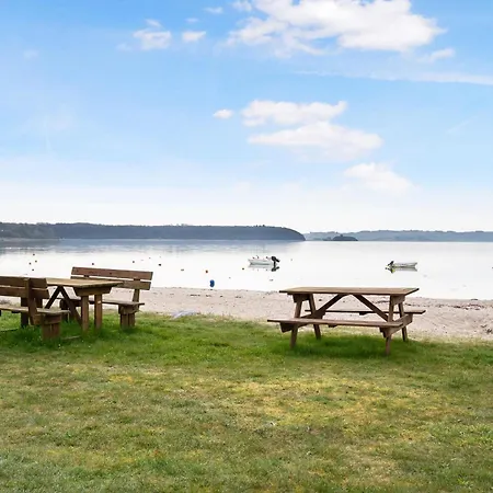 Stylish At Folle With Sea Glimpse And Spacious Terraces