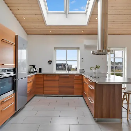 Stylish At Folle With Sea Glimpse And Spacious Terraces